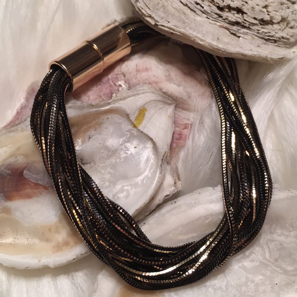 🖤Urban® Gorgeous Women’s Black and Gold bracelet🖤